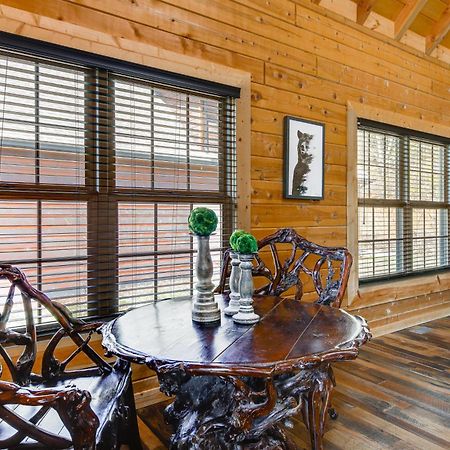 Riverfront Cabin With Hot Tub - 3 Miles To Dollywood พิเจนฟอร์จ ภายนอก รูปภาพ