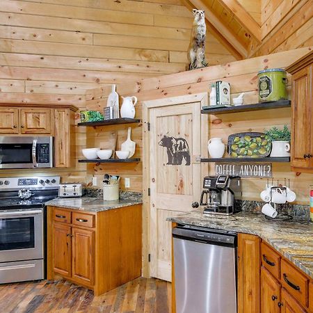 Riverfront Cabin With Hot Tub - 3 Miles To Dollywood พิเจนฟอร์จ ภายนอก รูปภาพ