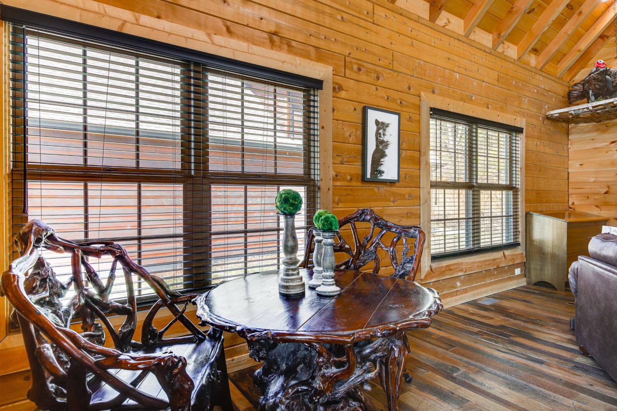 Riverfront Cabin With Hot Tub - 3 Miles To Dollywood พิเจนฟอร์จ ภายนอก รูปภาพ
