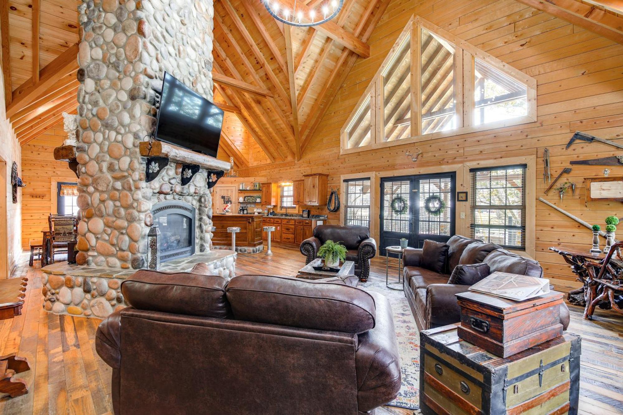 Riverfront Cabin With Hot Tub - 3 Miles To Dollywood พิเจนฟอร์จ ภายนอก รูปภาพ