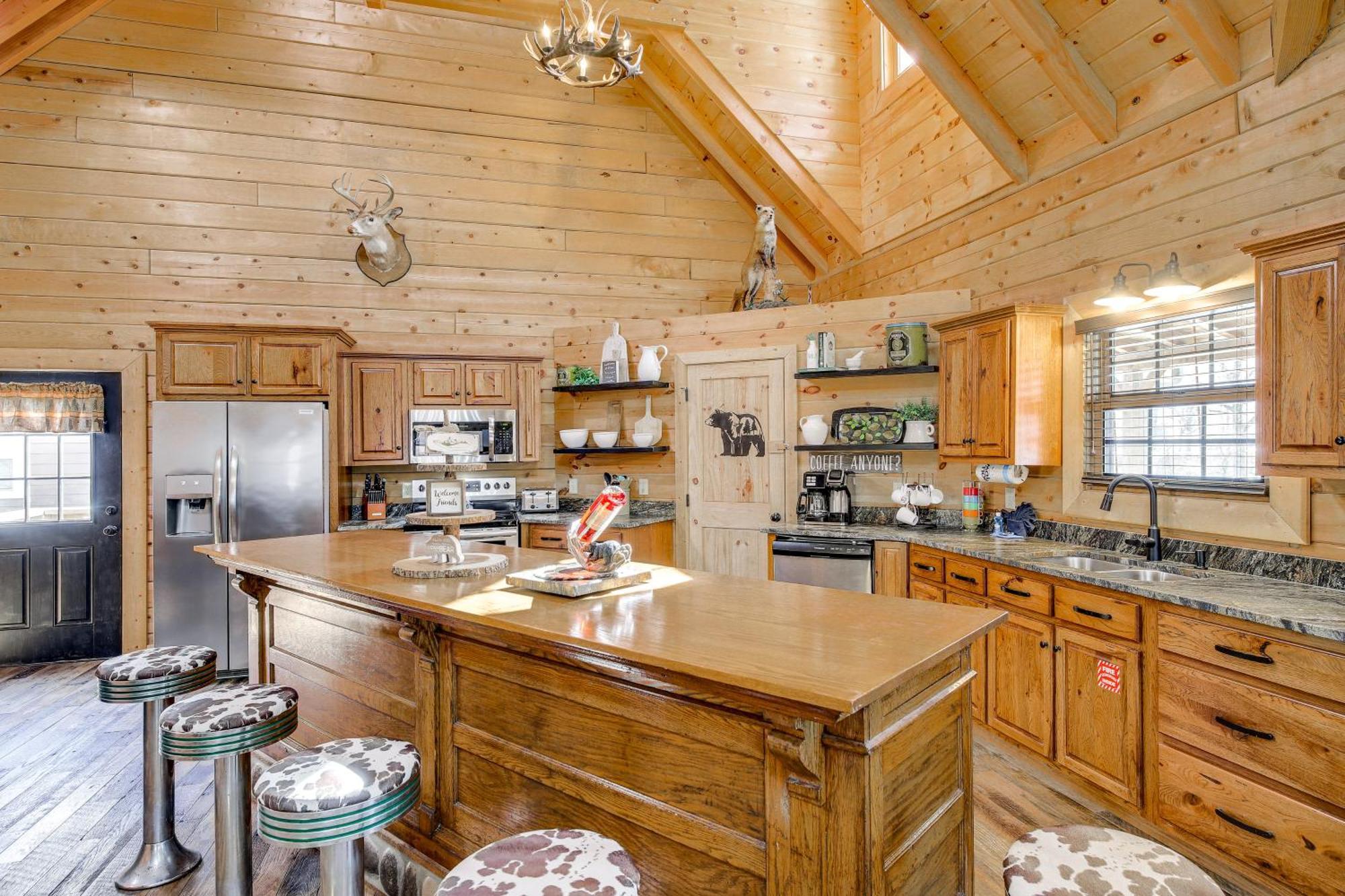 Riverfront Cabin With Hot Tub - 3 Miles To Dollywood พิเจนฟอร์จ ภายนอก รูปภาพ