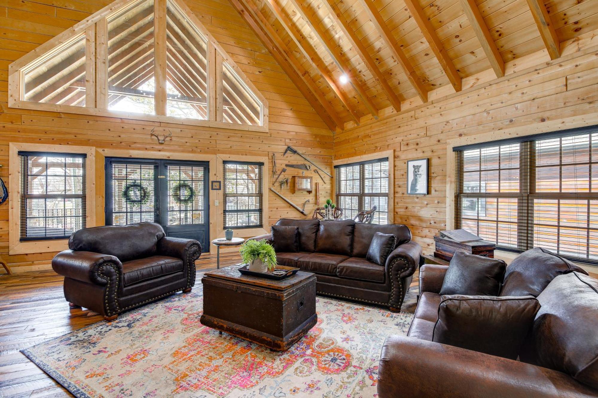Riverfront Cabin With Hot Tub - 3 Miles To Dollywood พิเจนฟอร์จ ภายนอก รูปภาพ