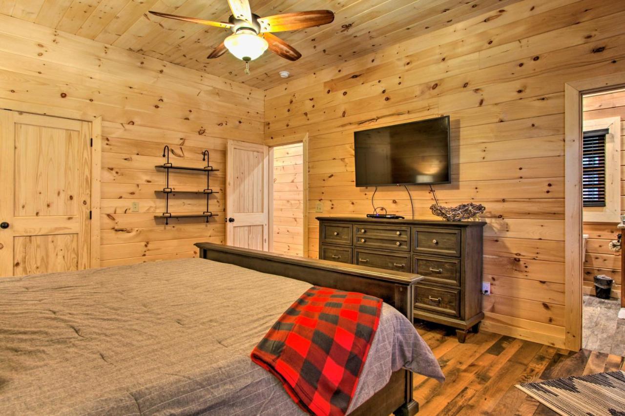 Riverfront Cabin With Hot Tub - 3 Miles To Dollywood พิเจนฟอร์จ ภายนอก รูปภาพ