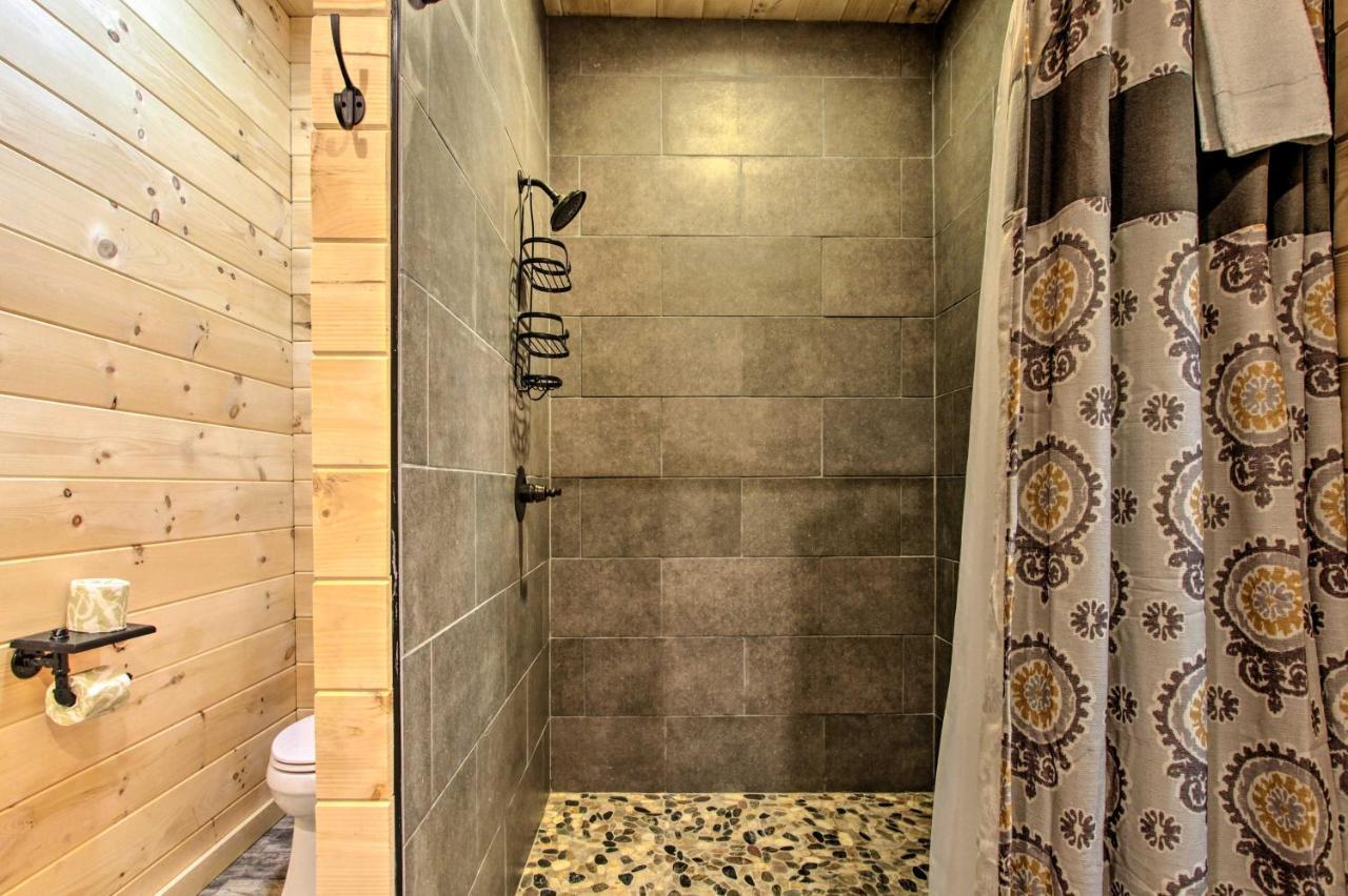 Riverfront Cabin With Hot Tub - 3 Miles To Dollywood พิเจนฟอร์จ ภายนอก รูปภาพ