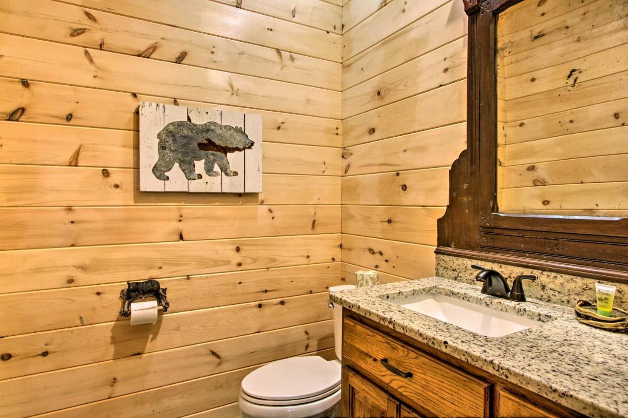 Riverfront Cabin With Hot Tub - 3 Miles To Dollywood พิเจนฟอร์จ ภายนอก รูปภาพ