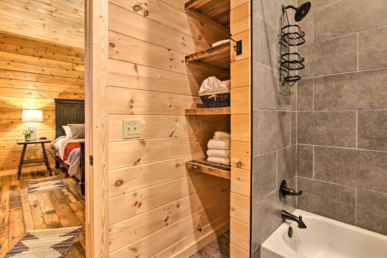 Riverfront Cabin With Hot Tub - 3 Miles To Dollywood พิเจนฟอร์จ ภายนอก รูปภาพ