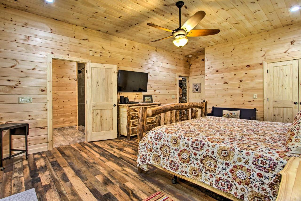 Riverfront Cabin With Hot Tub - 3 Miles To Dollywood พิเจนฟอร์จ ภายนอก รูปภาพ
